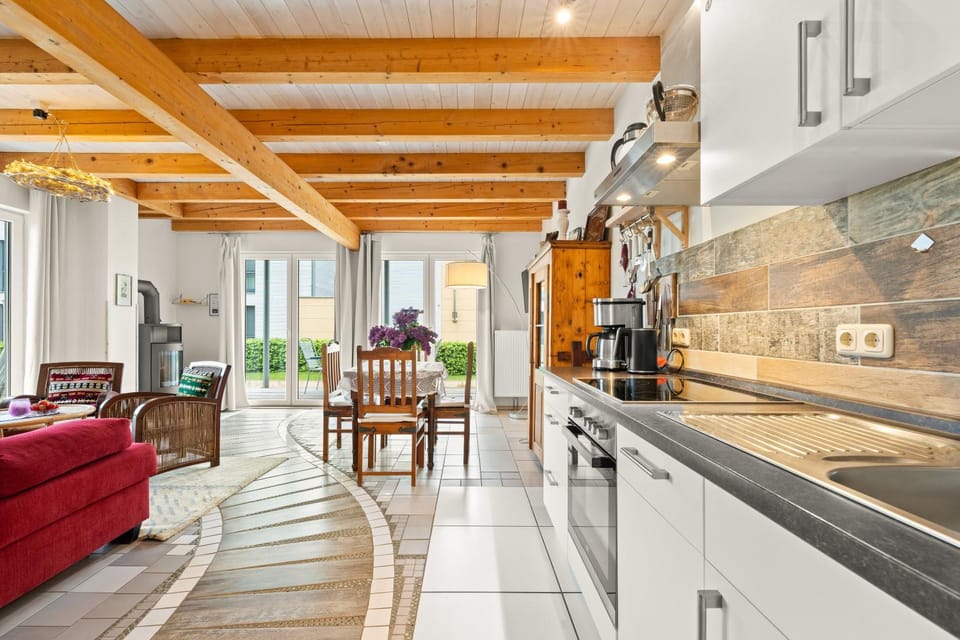 Kitchen or kitchenette, Living room, Seating area, Dining area, flat iron, stove