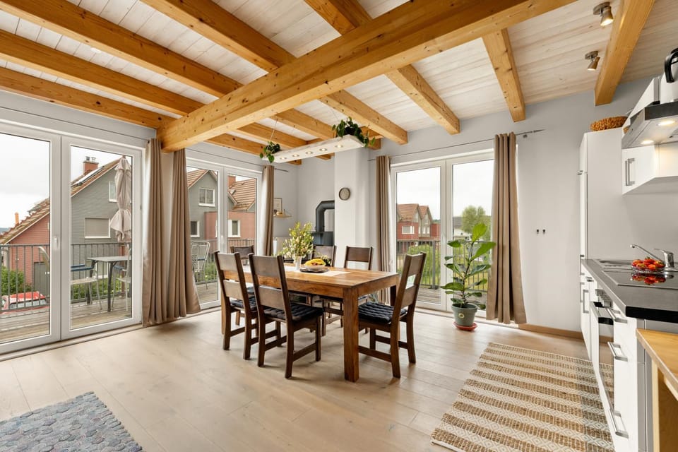 View (from property/room), Balcony/Terrace, Kitchen or kitchenette, Dining area