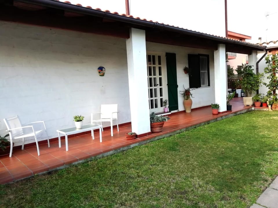 Property building, Patio, Garden