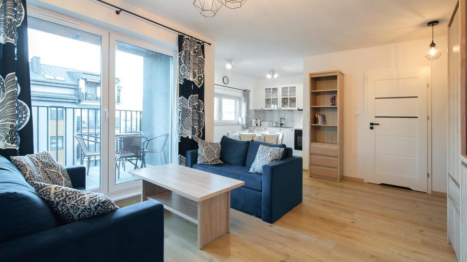 Kitchen or kitchenette, Dining area, wardrobe