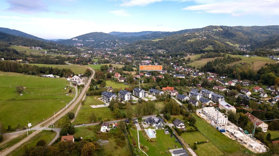 Bird's eye view, Location