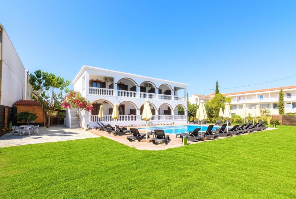 Property building, Garden, Swimming pool