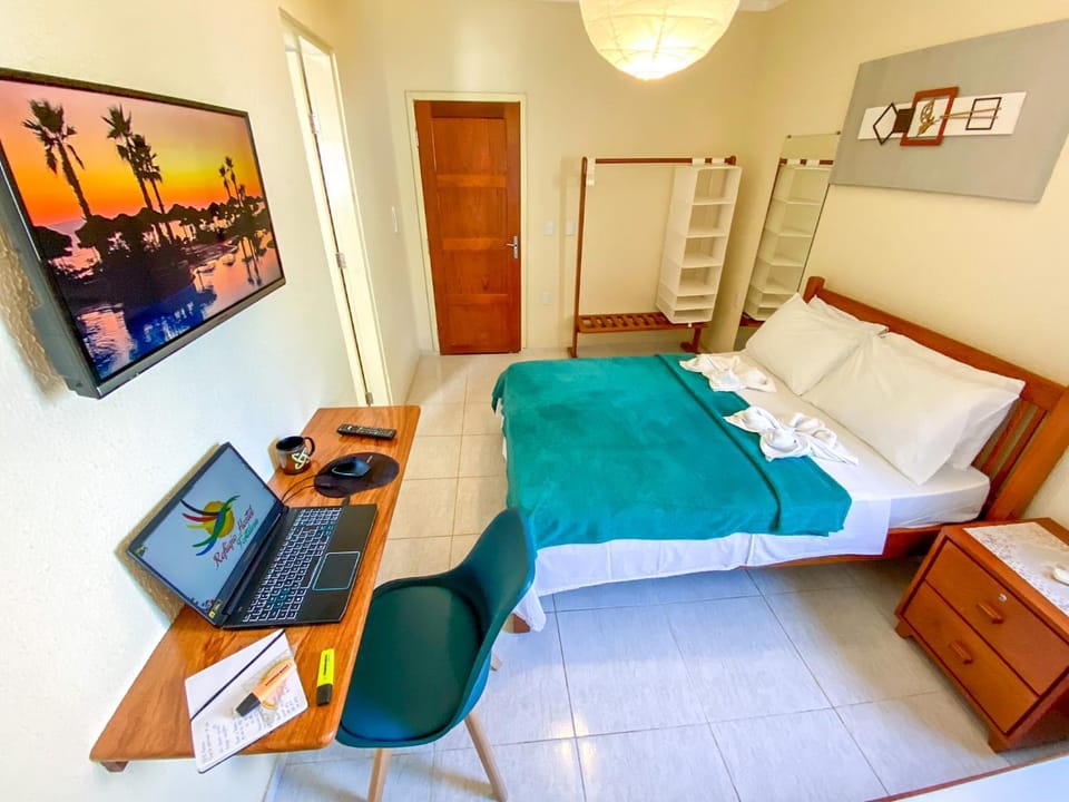 TV and multimedia, Photo of the whole room, Decorative detail, Bedroom