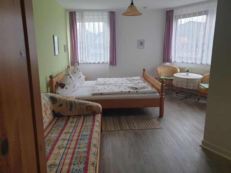 Bed, Seating area