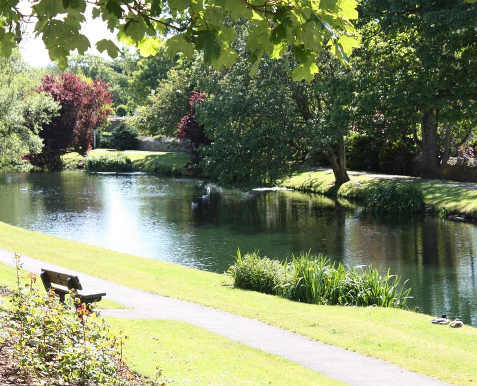 Facade/entrance, Area and facilities