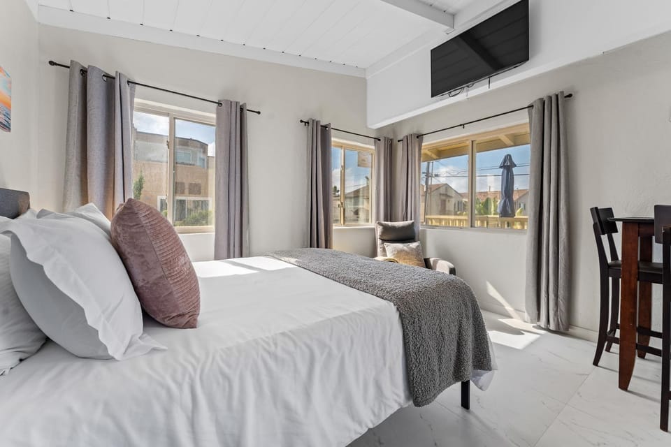 Sweet Sunset Studio Apartment in Mission Beach