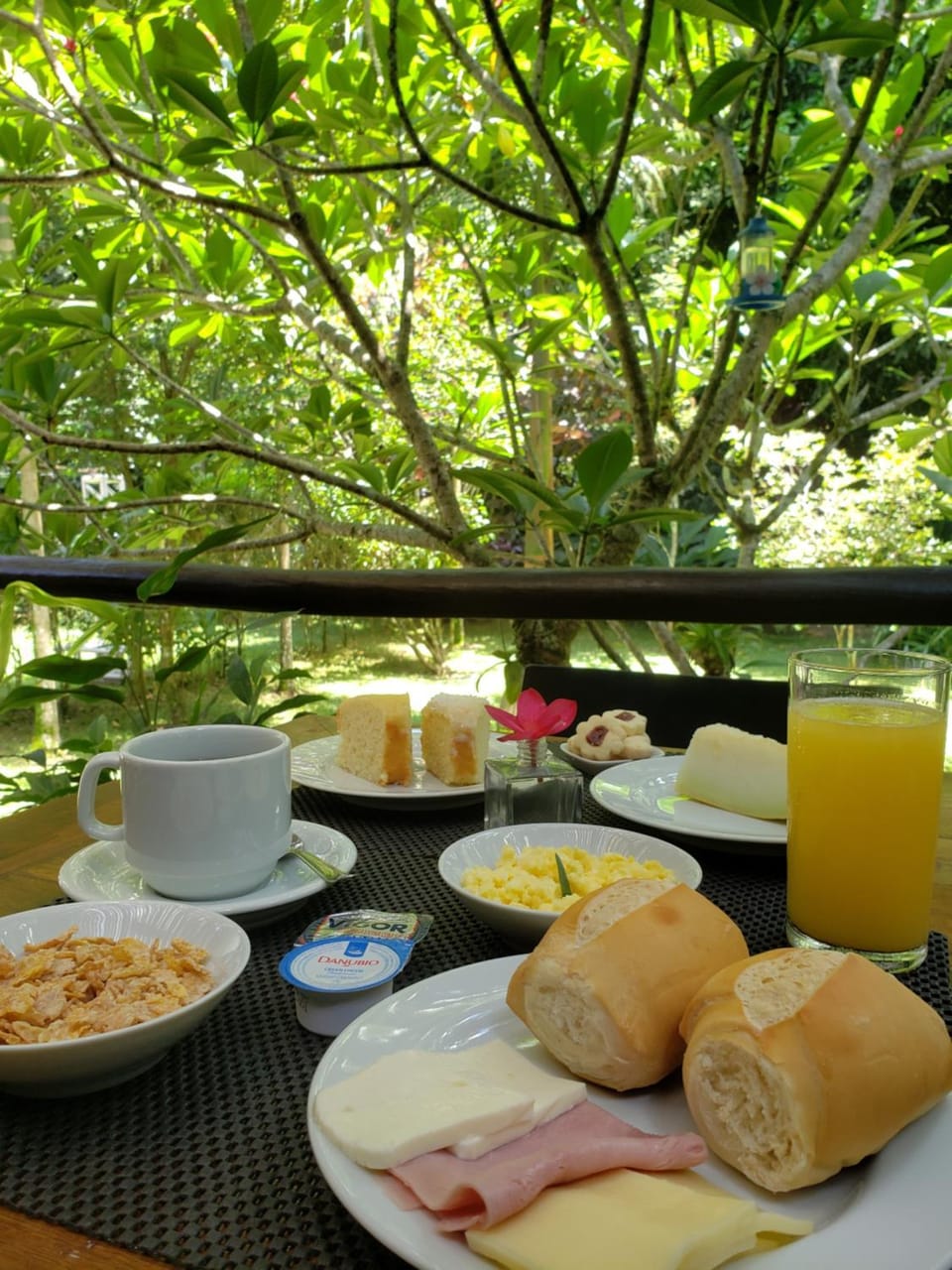 Area and facilities, Breakfast