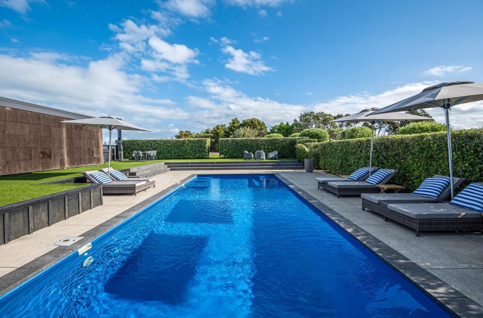 Pool view, Swimming pool, sunbed