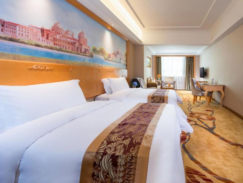 Vienna International Hotel (Shen Zhen Buji Dafen shop) Hotel in Shenzhen