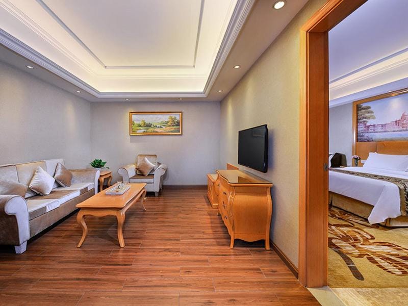 Vienna International Hotel (Shen Zhen Buji Dafen shop) Hotel in Shenzhen
