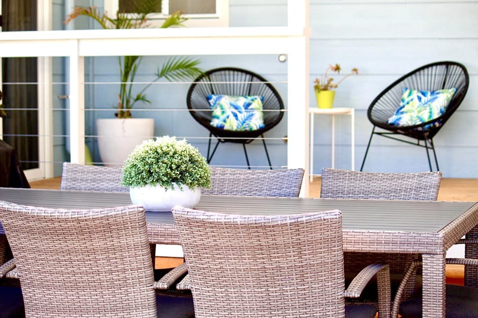 Seating area, Dining area