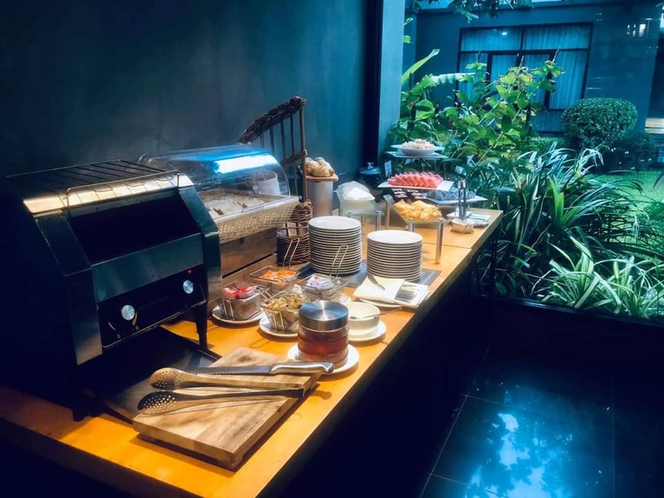 Restaurant/places to eat, Food and drinks, Food