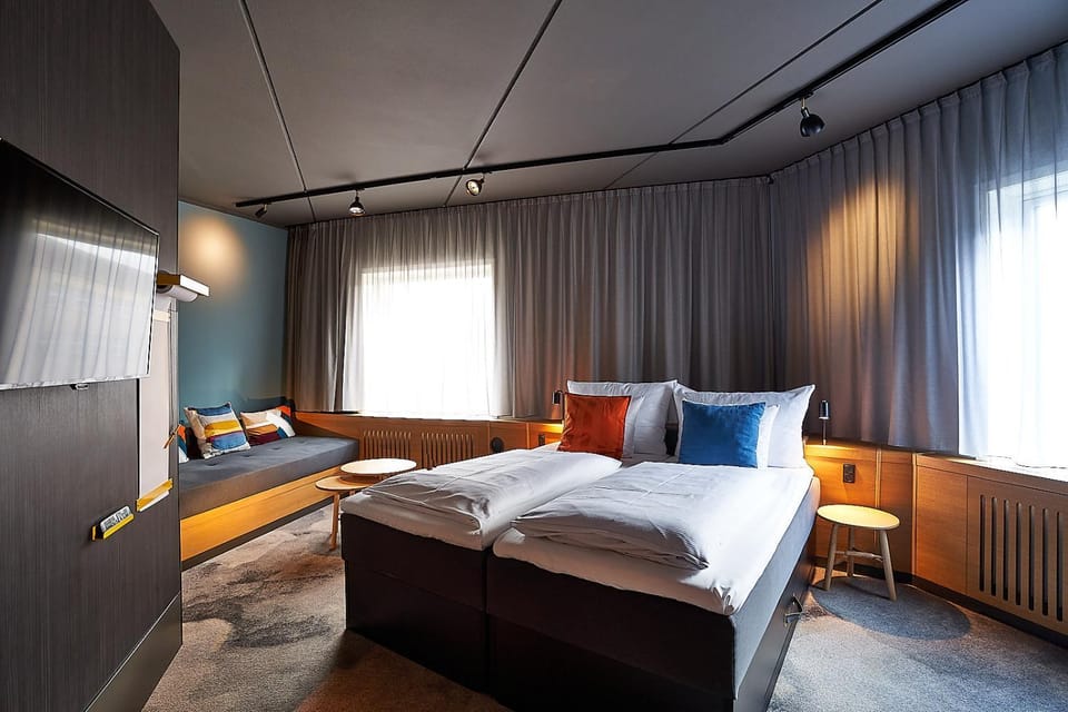 Photo of the whole room, Bedroom