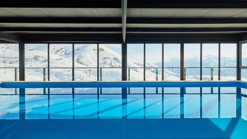 Day, Swimming pool