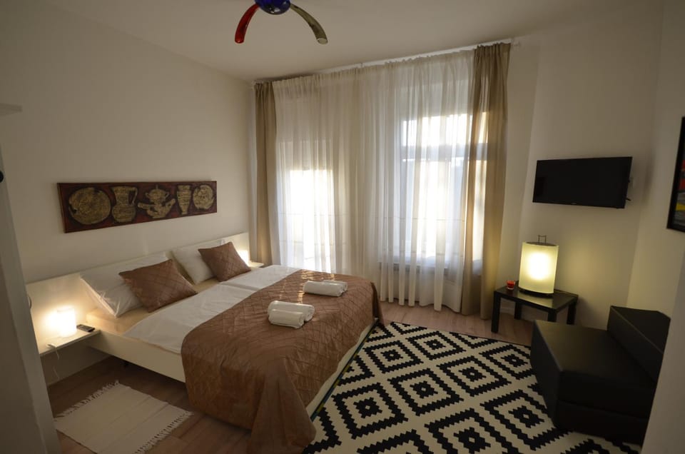 Photo of the whole room, Bedroom, Garden view
