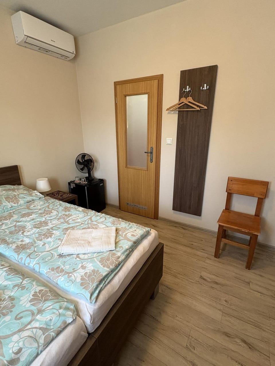 Bed, Photo of the whole room, Bedroom, wardrobe, air conditioner