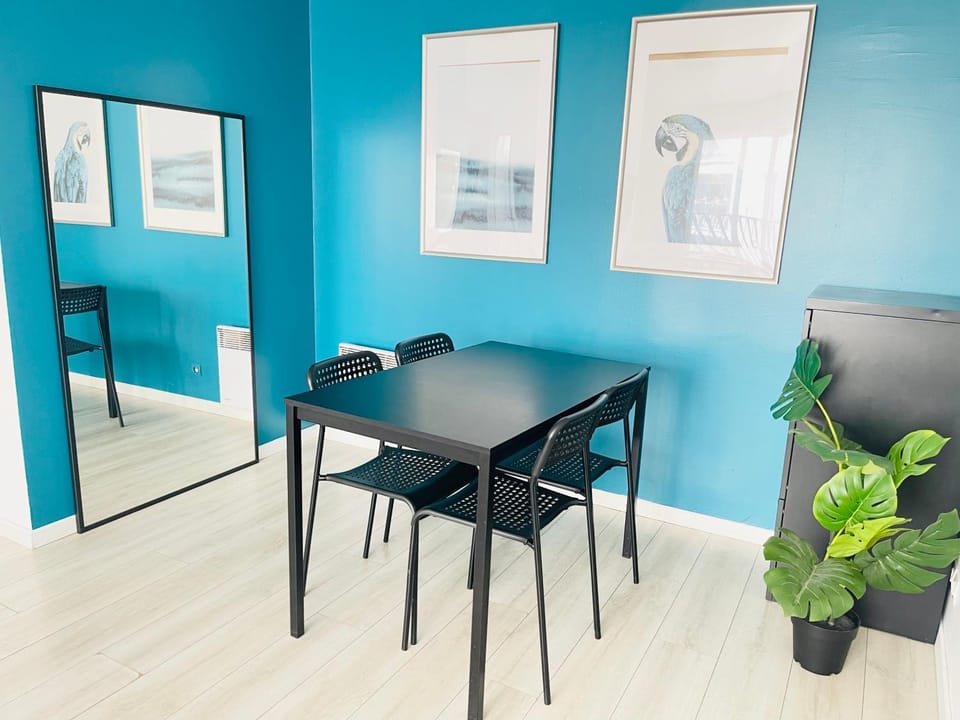 Seating area, Dining area