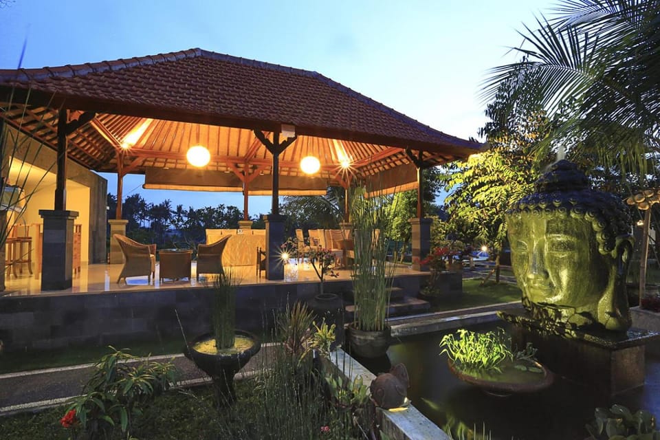 Restaurant/places to eat, Garden, Lounge or bar, Sunset