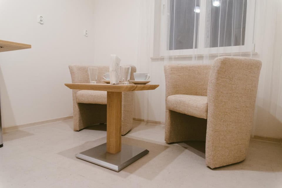Coffee/tea facilities, Seating area