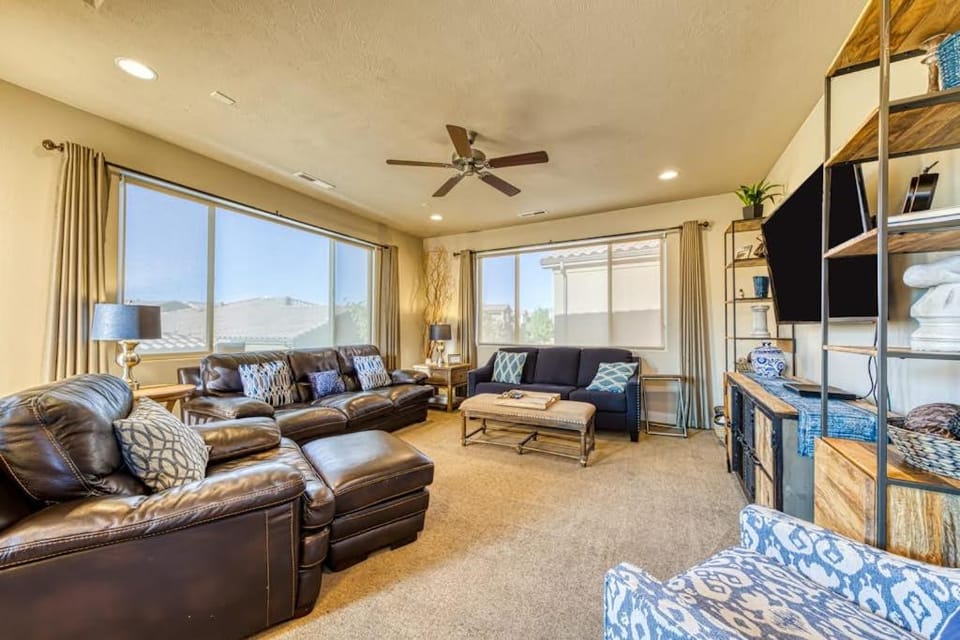 Redstone Villa: Paradise Village #47 House in Santa Clara