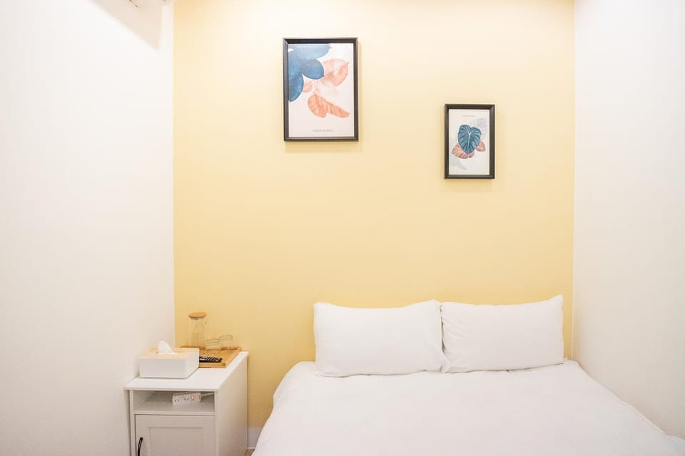 Photo of the whole room, Decorative detail