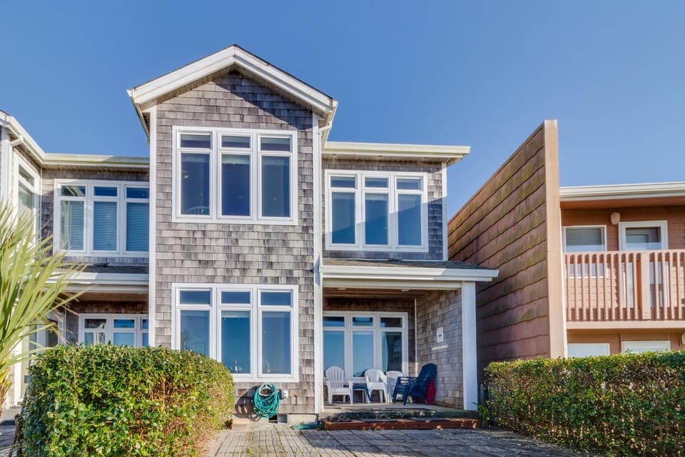 Surf's Edge House in Rockaway Beach