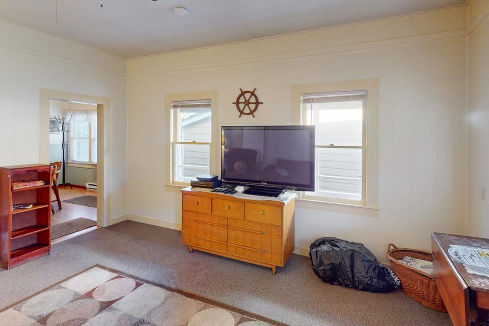 Captain's Cottage House in Rockaway Beach