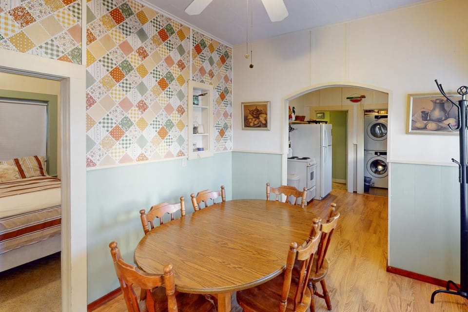 Captain's Cottage House in Rockaway Beach