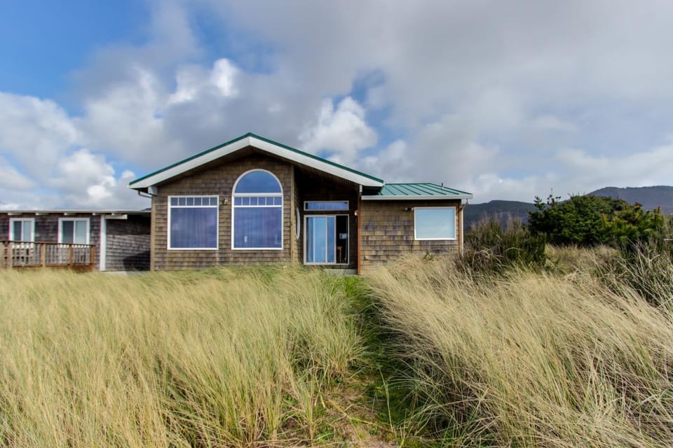 Beach Whale House in Rockaway Beach