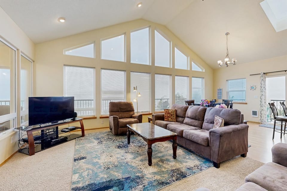 Pacific Coast Views House in Rockaway Beach