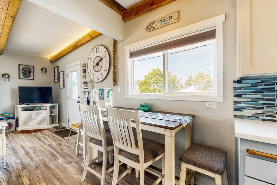 Elli's Haus House in Rockaway Beach