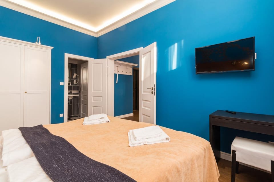 Bedroom, bunk bed