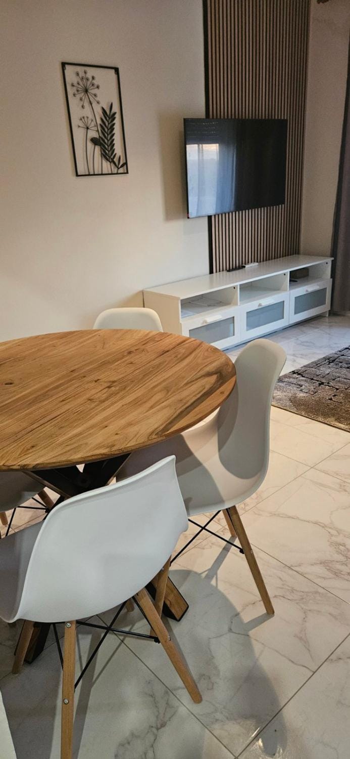TV and multimedia, Living room, Dining area