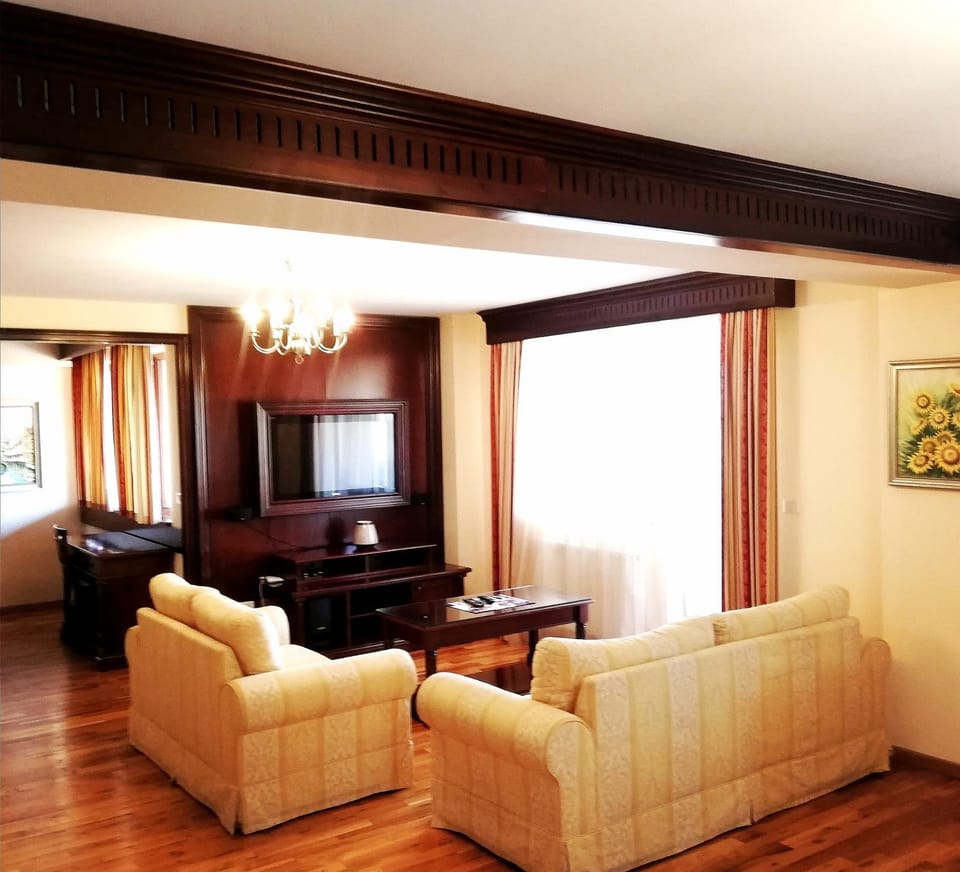 Communal lounge/ TV room, TV and multimedia, Balcony/Terrace, Living room, Seating area