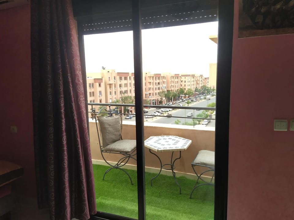 Balcony/Terrace, Street view