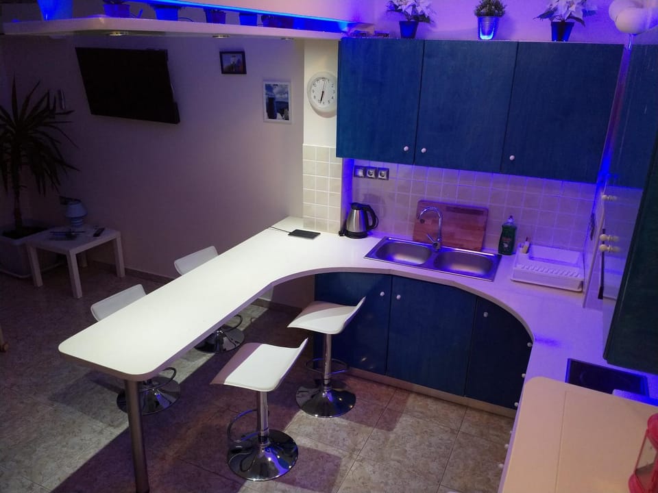 Patio, Kitchen or kitchenette, Living room, Dining area