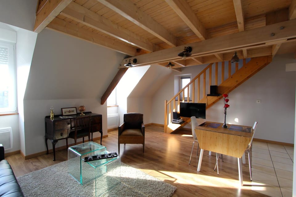 TV and multimedia, Kitchen or kitchenette, Living room, Seating area