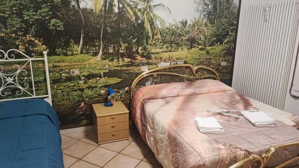Bed, Natural landscape, Photo of the whole room, towels