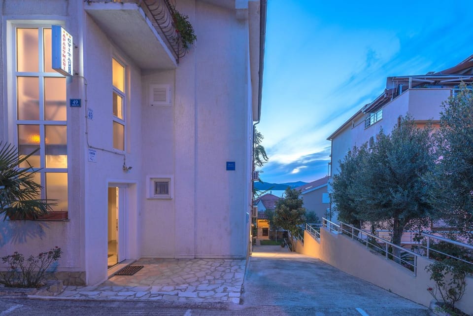 Property building, Facade/entrance