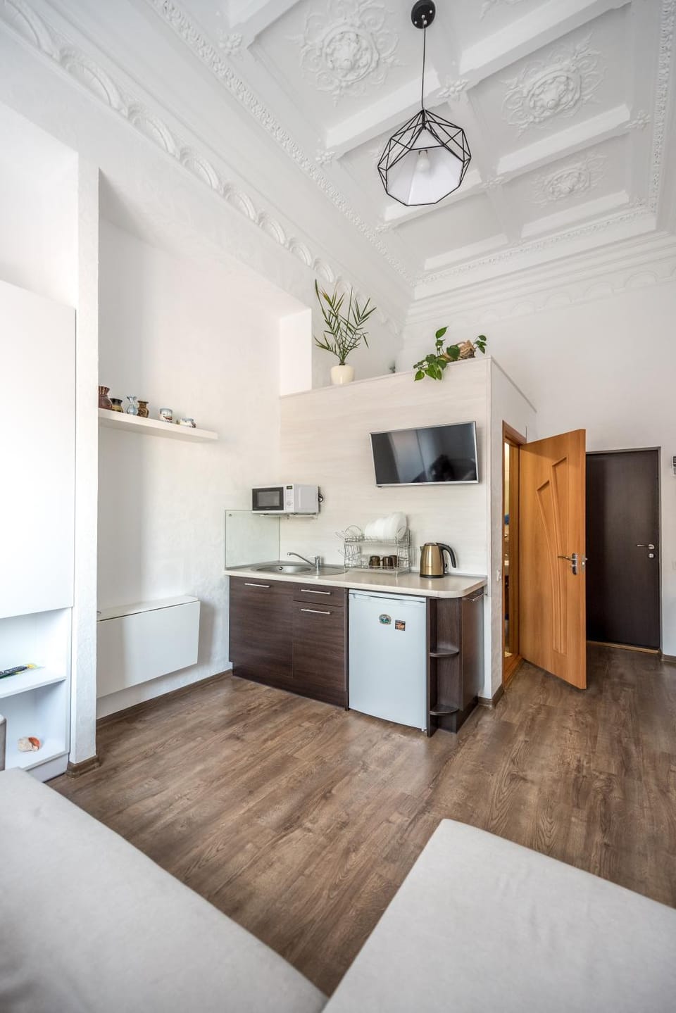 Coffee/tea facilities, Kitchen or kitchenette, Photo of the whole room, Decorative detail, Dining area