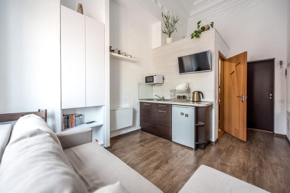 TV and multimedia, Kitchen or kitchenette, Photo of the whole room, Dining area