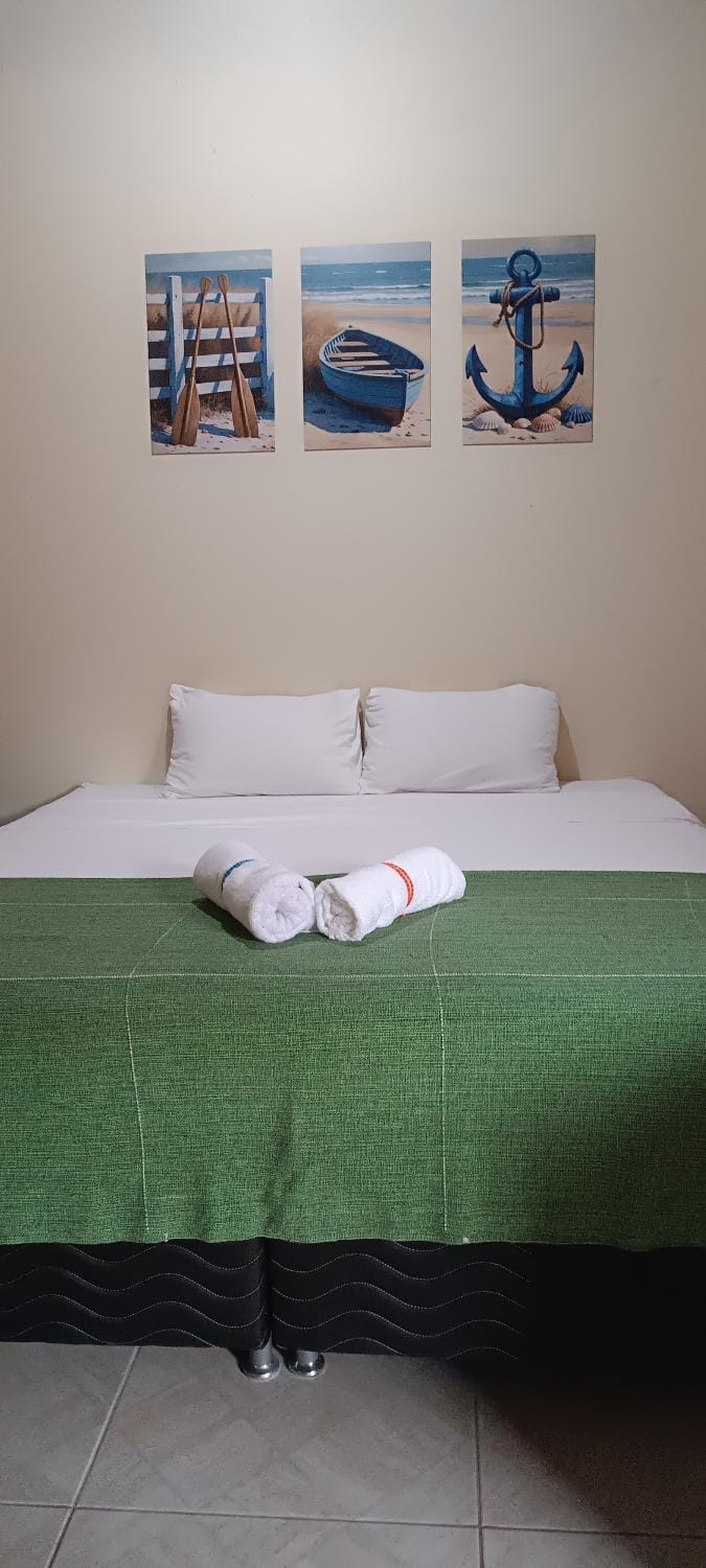 Bed, towels