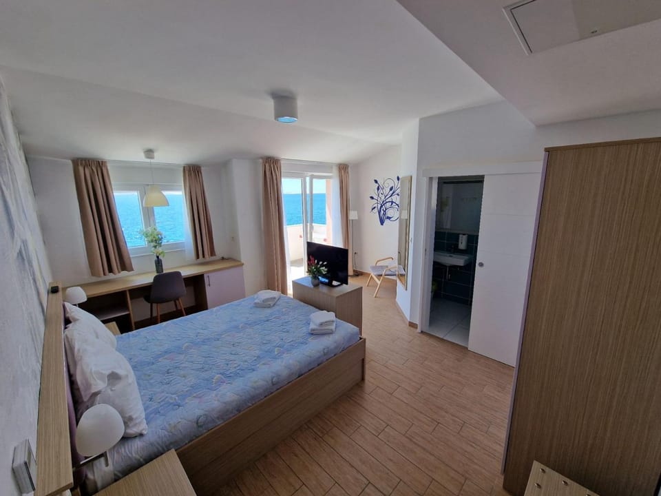 Bedroom, Sea view