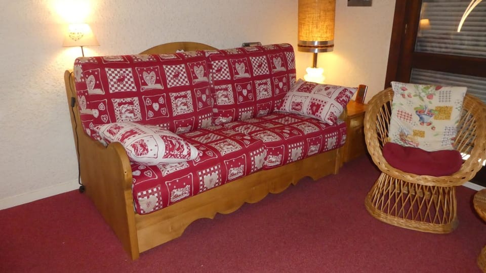 Bed, Living room
