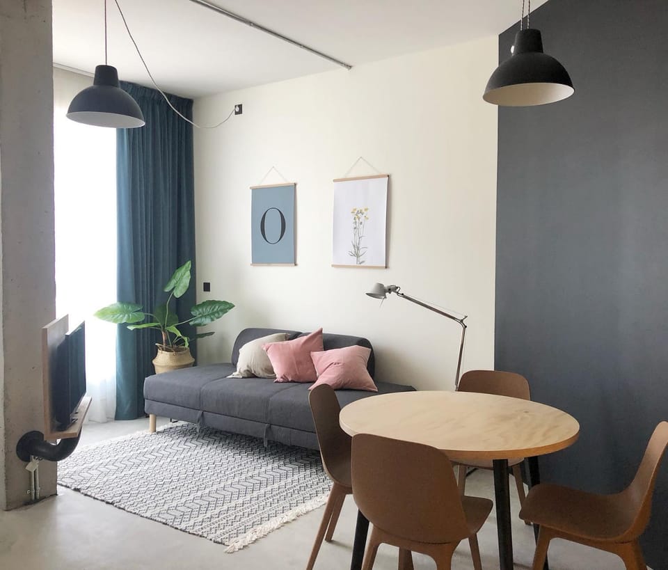 Bed, Seating area