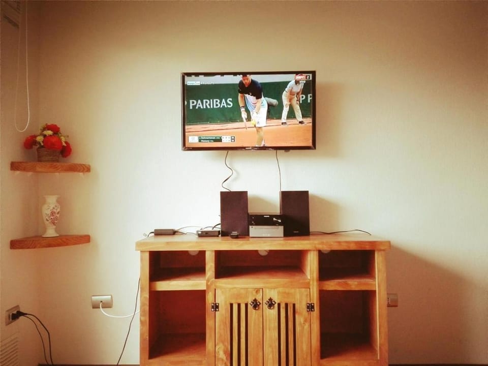 Communal lounge/ TV room, TV and multimedia, Living room