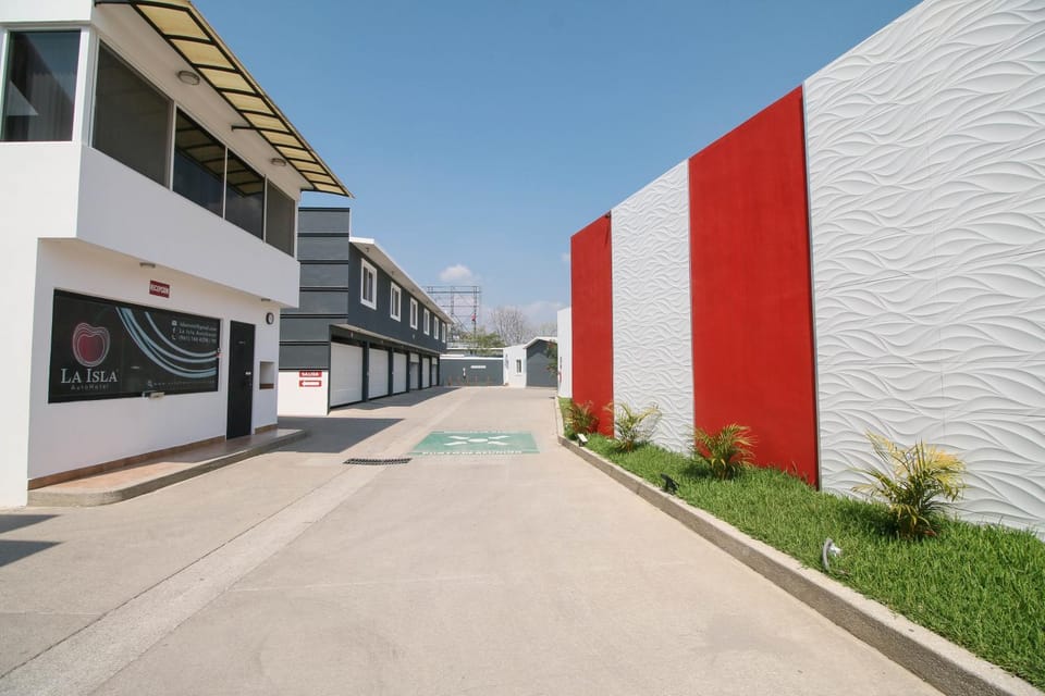 Property building, Facade/entrance, Lobby or reception