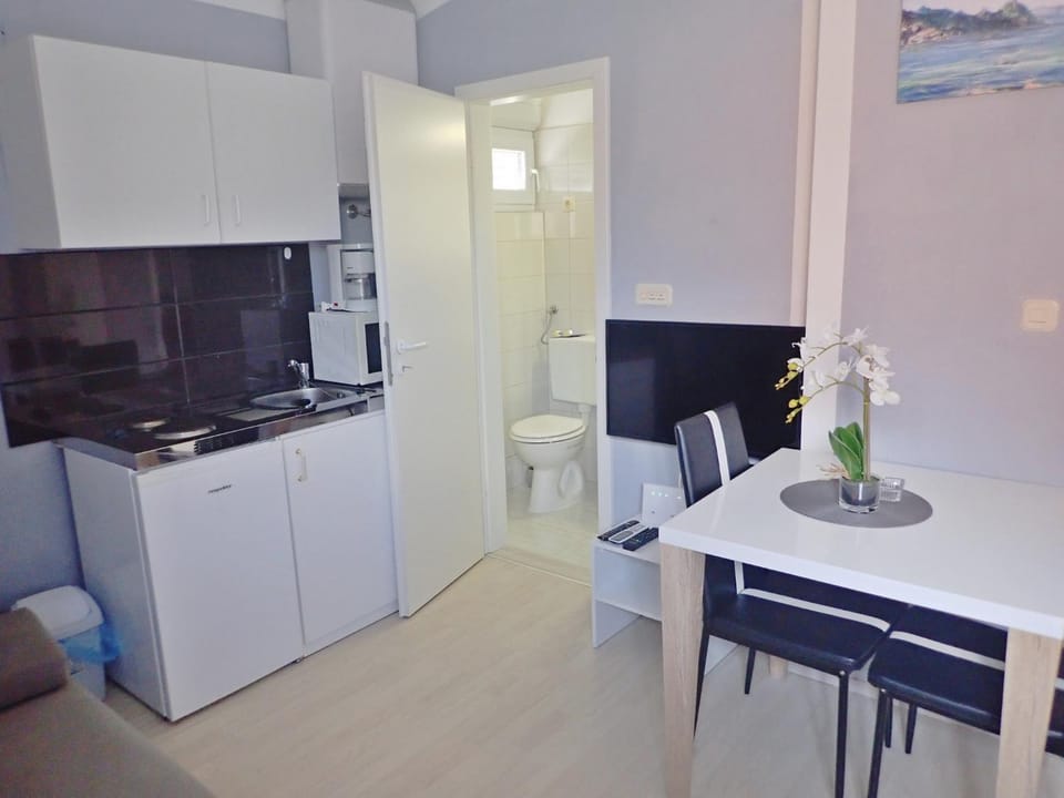 Kitchen or kitchenette, Living room, Dining area