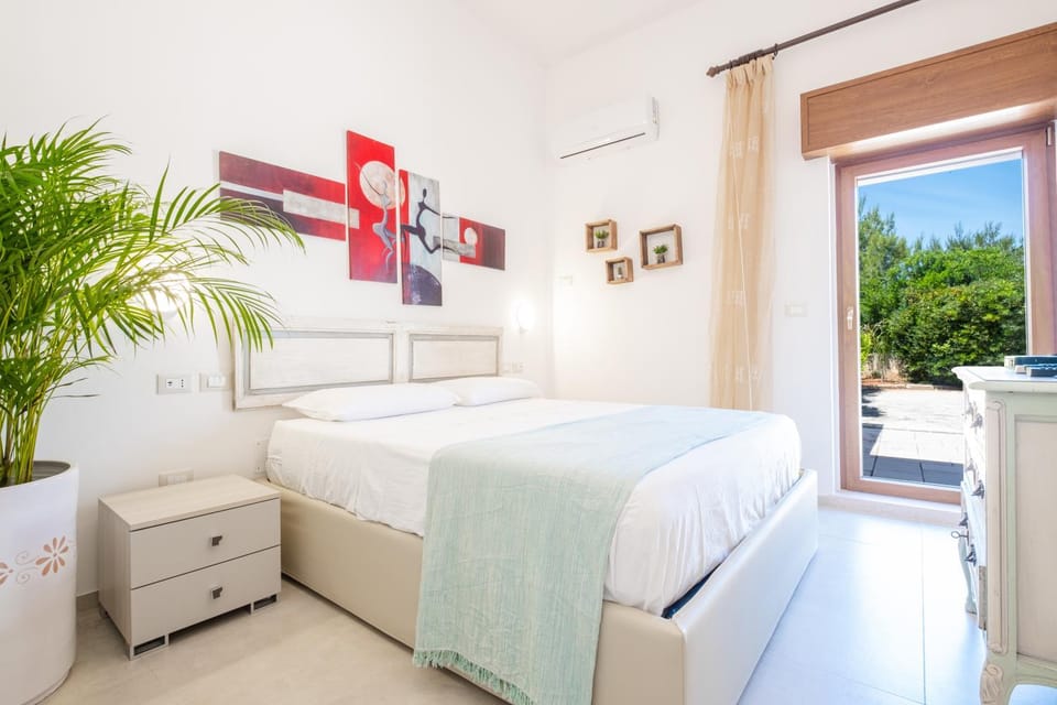Living room, Photo of the whole room, air conditioner