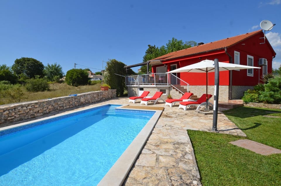Property building, Garden, Pool view, Swimming pool, sunbed